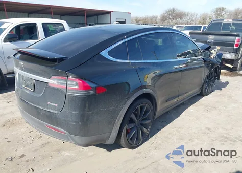 2018 Tesla Model X 100D/75D/P100D z USA, uszkodzony, nr VIN 5YJXCAE44JF081112